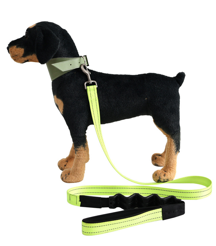 Reflective nylon high-strength tensile belt with buffering for large and medium-sized dog pet traction rope