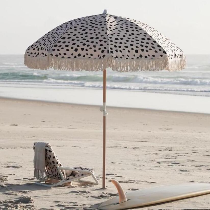 Wholesale Customize Outdoor Wooden Pole Boho White Beach Umbrella with Tassel Fringes, Sunday BP Vintage Furniture Sun Parasols