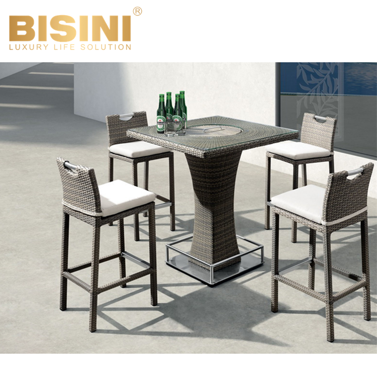 Prevalent Style Villa Outdoor Square Bar Table and Gray PE Rattan Aluminum 2 Bar Chairs Garden Bar Furniture set