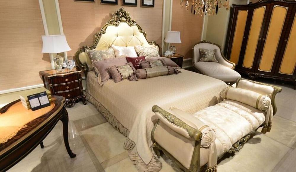 New Arrival Antique Victorian Style Solid Wood Hand Made Goldleaf Beige Color Fabric Bed For Bedroom Furniture BF08-YS014