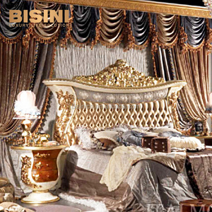 Classic Revival Luxurious Venetian Designed Hourglass Shaped Gilt Carving King Size Bed for Villa