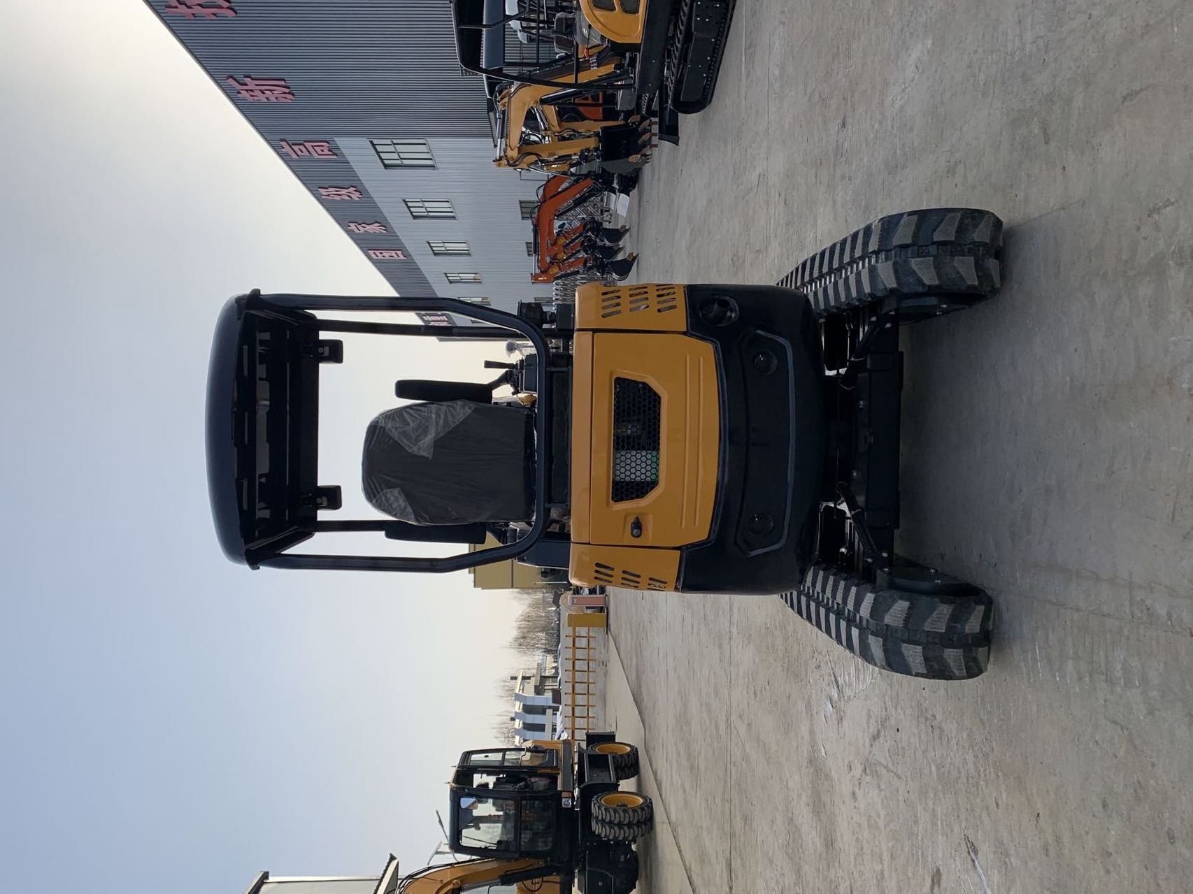 China cheap 2000 Kg 2ton micro track hoe crawler excavator