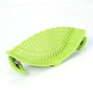 Hot sell kitchen custom Draining Suitable for various pots and pans Clip On Colander Fits Silicone strainer for fruit Vegetable