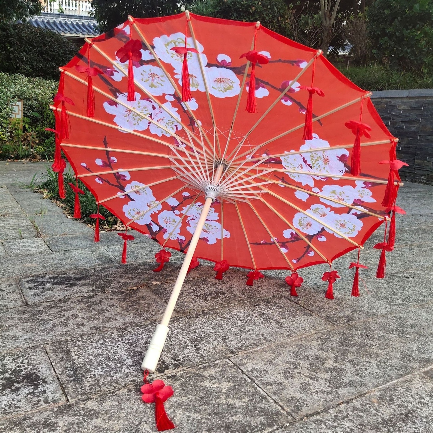 Biumart Oil Paper Umbrella Chinese Style Photographic Performance Decorative Handmade Umbrella with Tassels