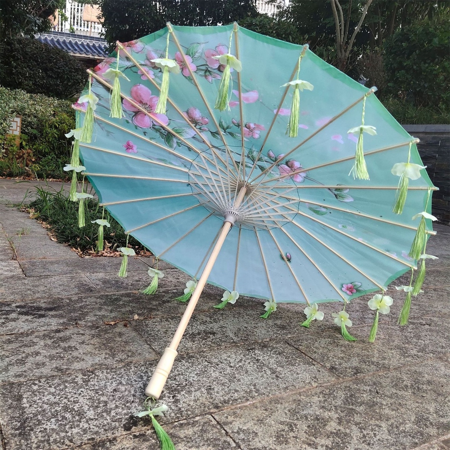 Biumart Oil Paper Umbrella Chinese Style Photographic Performance Decorative Handmade Umbrella with Tassels