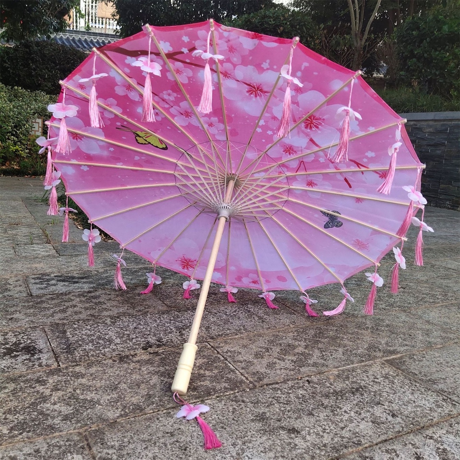 Biumart Oil Paper Umbrella Chinese Style Photographic Performance Decorative Handmade Umbrella with Tassels