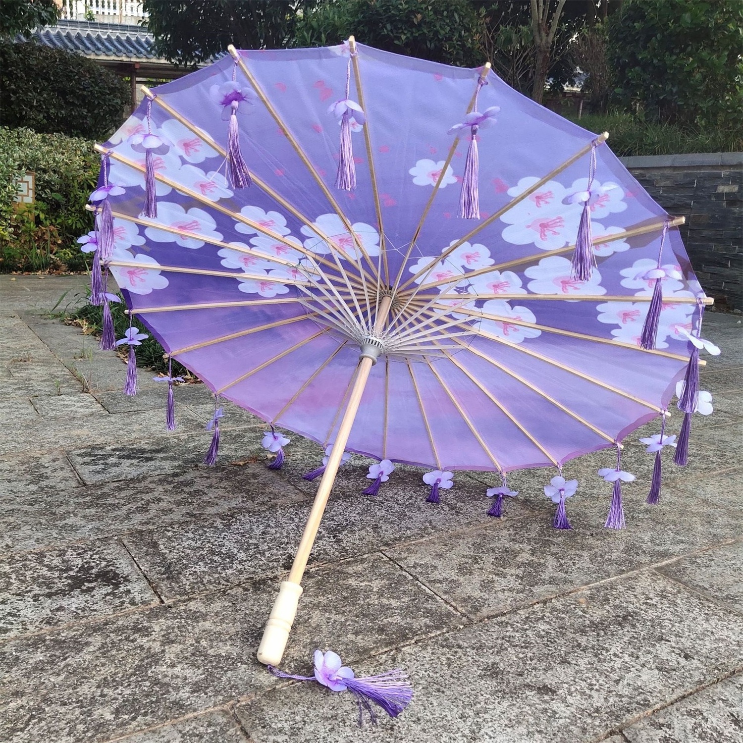 Biumart Oil Paper Umbrella Chinese Style Photographic Performance Decorative Handmade Umbrella with Tassels