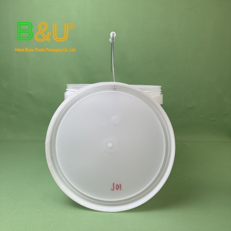 Manufacturers wholesale 10L round plastic bucket with cover with handle transparent small bucket liquid container