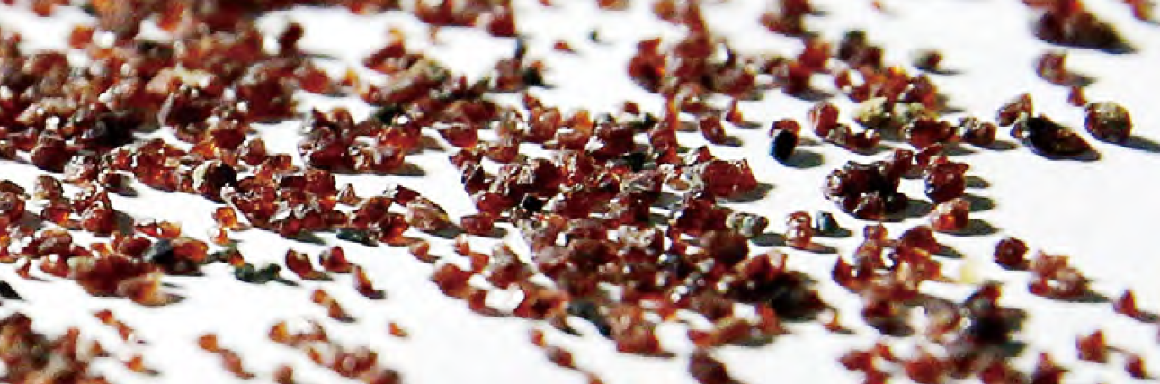 Natural Raw Material Red Rough Almandine Sand Blasting Abrasive Grit Garnet