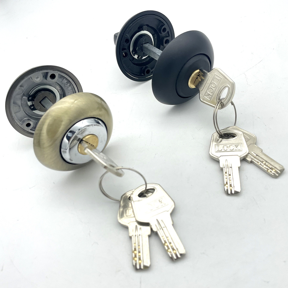 Single cylinder deadbolt lock with  flat keys