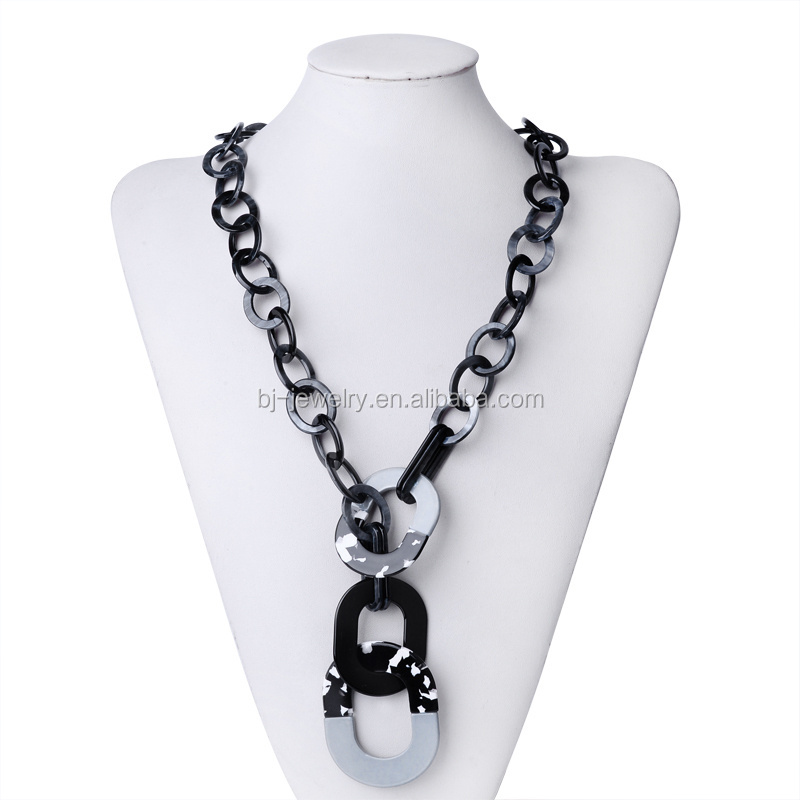 Latest Design Acrylic Circle Pendant Leopard Link Chain Statement Necklace