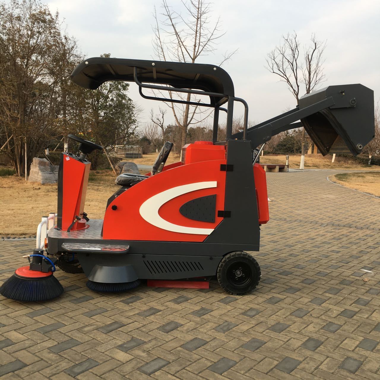 Road Sweeper Machine Street Sweeper Truck Ride on Floor Sweeper Outdoor Electr Cleaning Scrubber