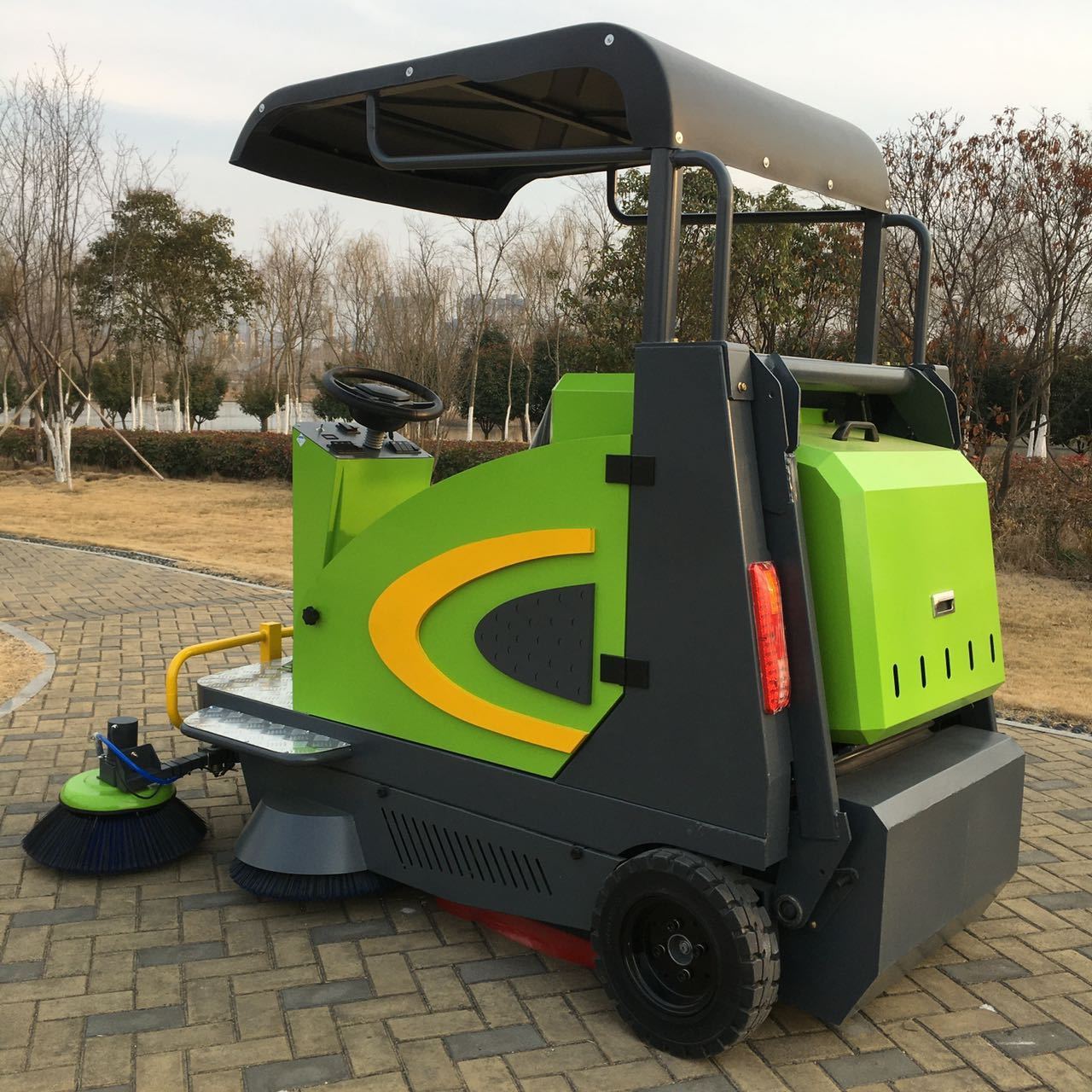 Road Sweeper Machine Street Sweeper Truck Ride on Floor Sweeper Outdoor Electr Cleaning Scrubber