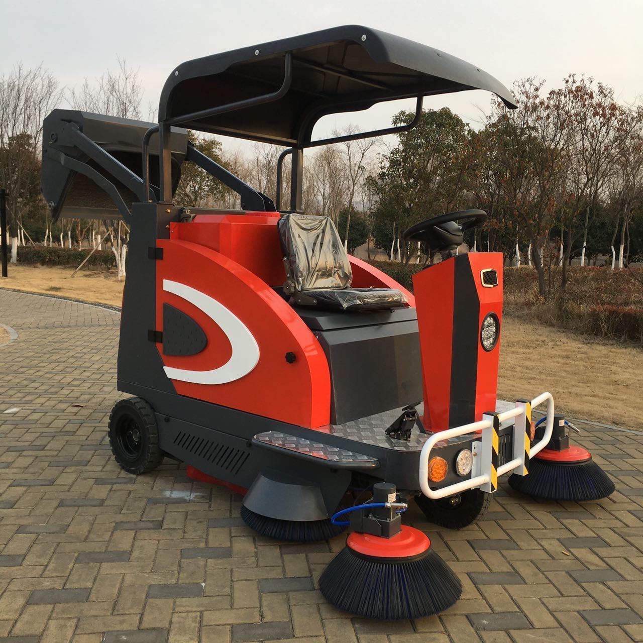 Road Sweeper Machine Street Sweeper Truck Ride on Floor Sweeper Outdoor Electr Cleaning Scrubber