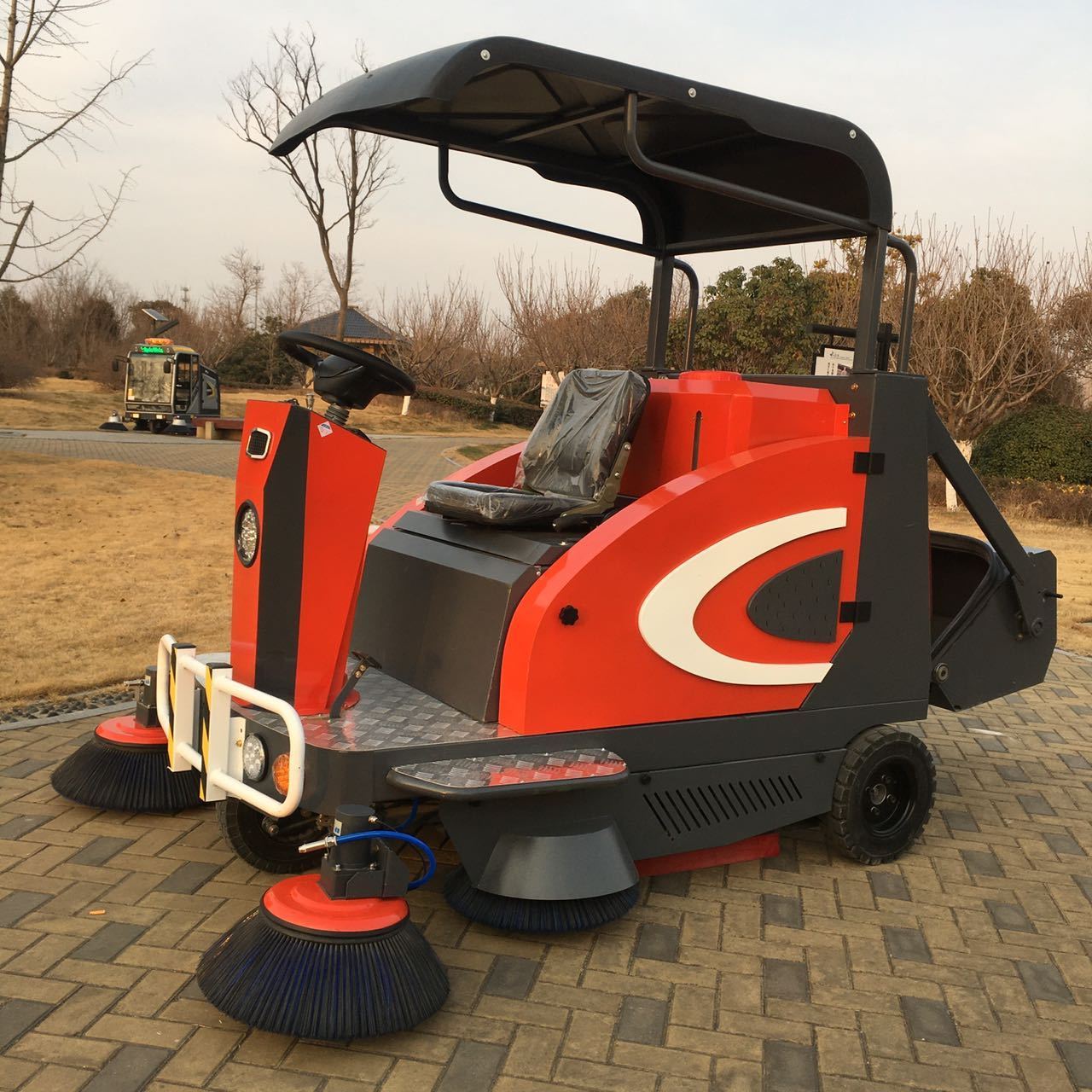 Road Sweeper Machine Street Sweeper Truck Ride on Floor Sweeper Outdoor Electr Cleaning Scrubber