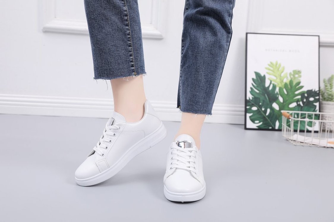 Wholesale Pure Color Lace Up Youth Running Casual Shoe Ladies Sports Sneakers Girl Walking Style Shoes Women Skateboarding Shoes