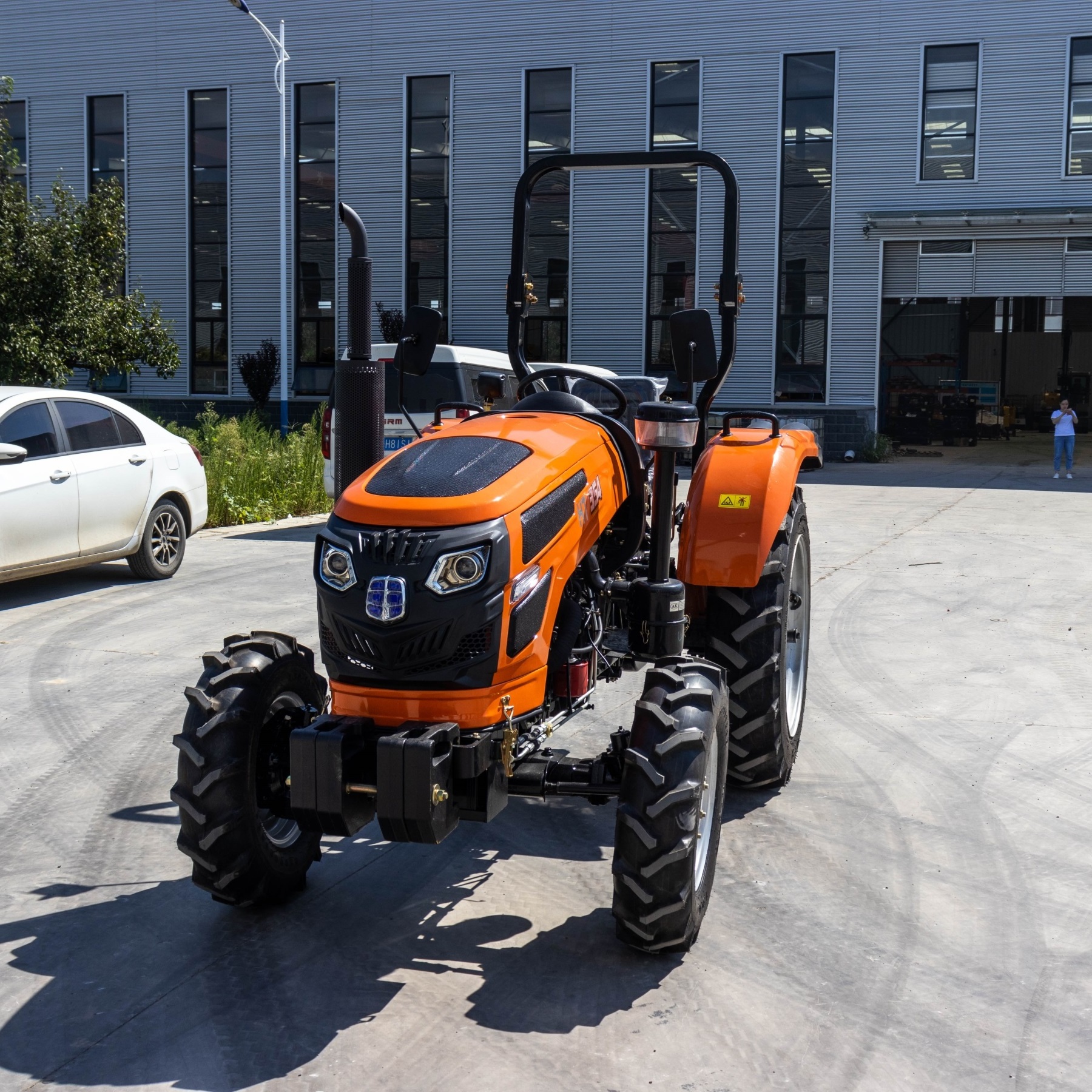 Four-wheel drive tractor snow blower can be matched with snow blower