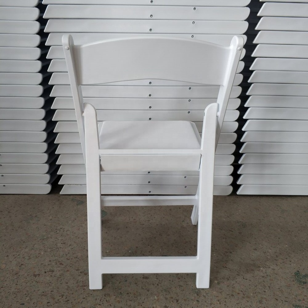 Wholesale Outdoor Garden White Padded Wimbledon Folding Resin Chair for Wedding Party