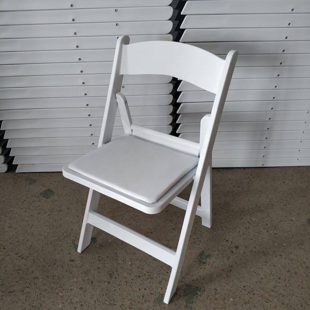 Wholesale Outdoor Garden White Padded Wimbledon Folding Resin Chair for Wedding Party