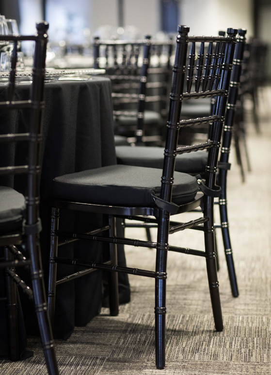 Wholesale Tiffany Wedding Hotel Banquet Plastic Resin Black Chiavari Chairs for Event