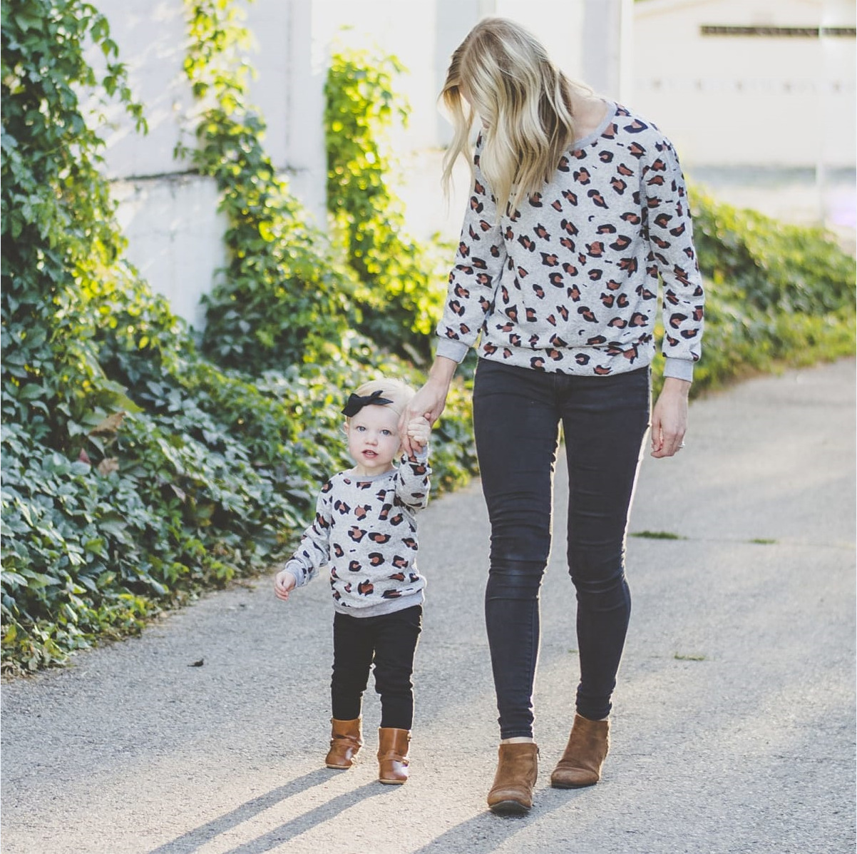 Ready To Ship Mommy And Me Knitted Leopard Printed Long Sleeve Pullover Sweatshirts For Women and Kids Girls Boys Top Shirts