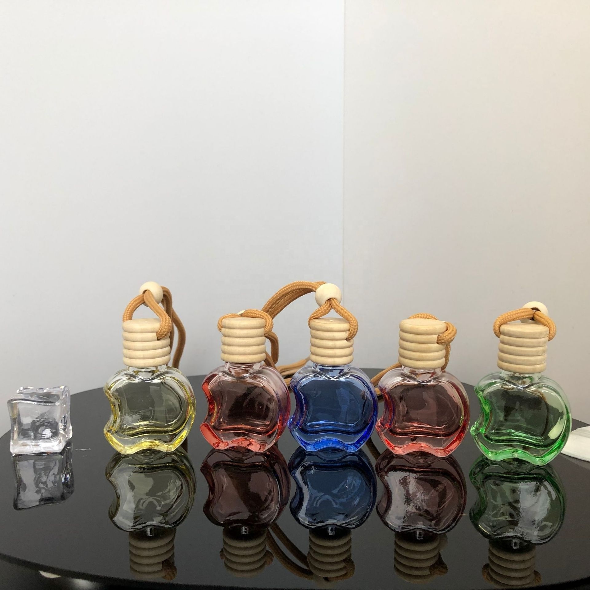 10ml Apple shape Colored Cute Perfume Glass Bottle Deodorizing Empty Car Diffuser Bottle with Rope