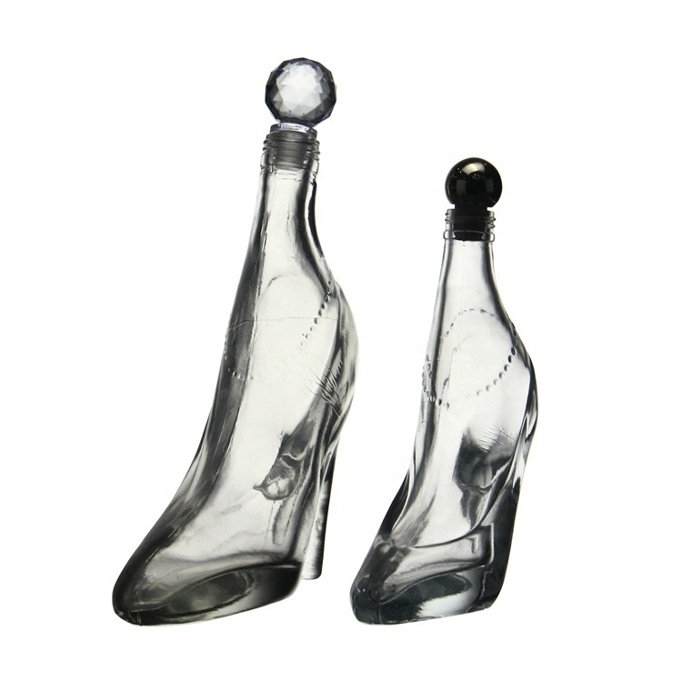 Manufacture Hand Blown Borosilicate 200ml Mini High-Heel Shaped Glass Wine Bottle