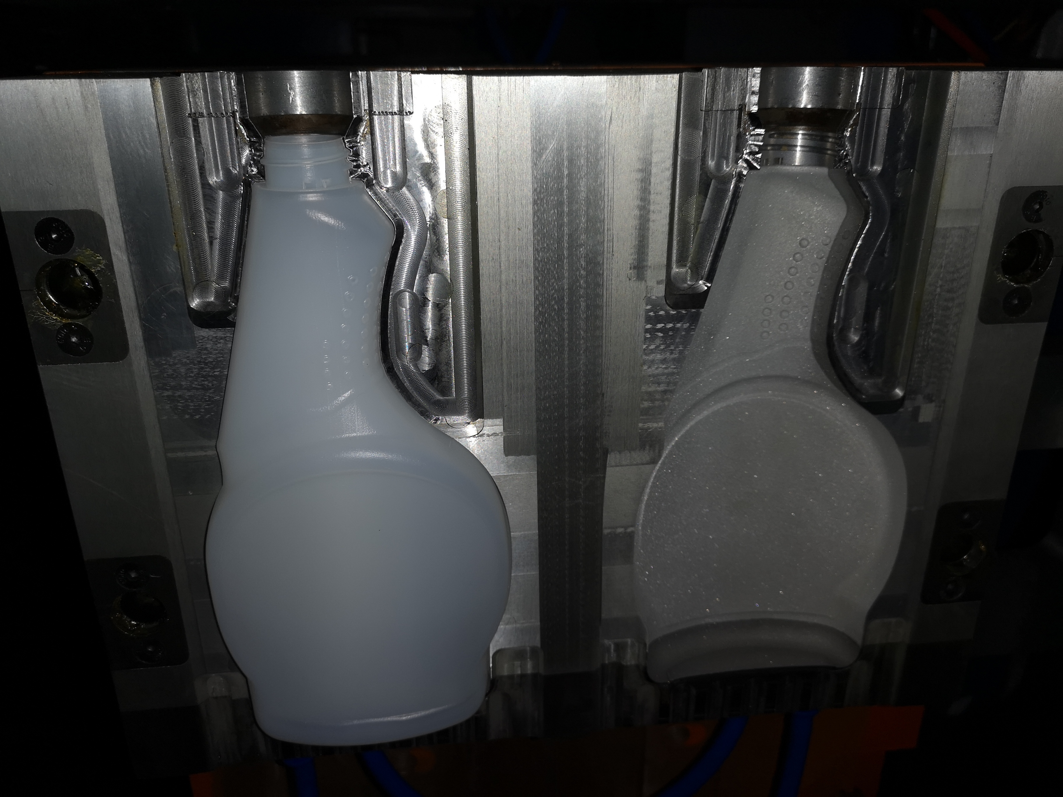 Low-Cost Plastic Bottle New Design Blow Molding Aluminum Mould