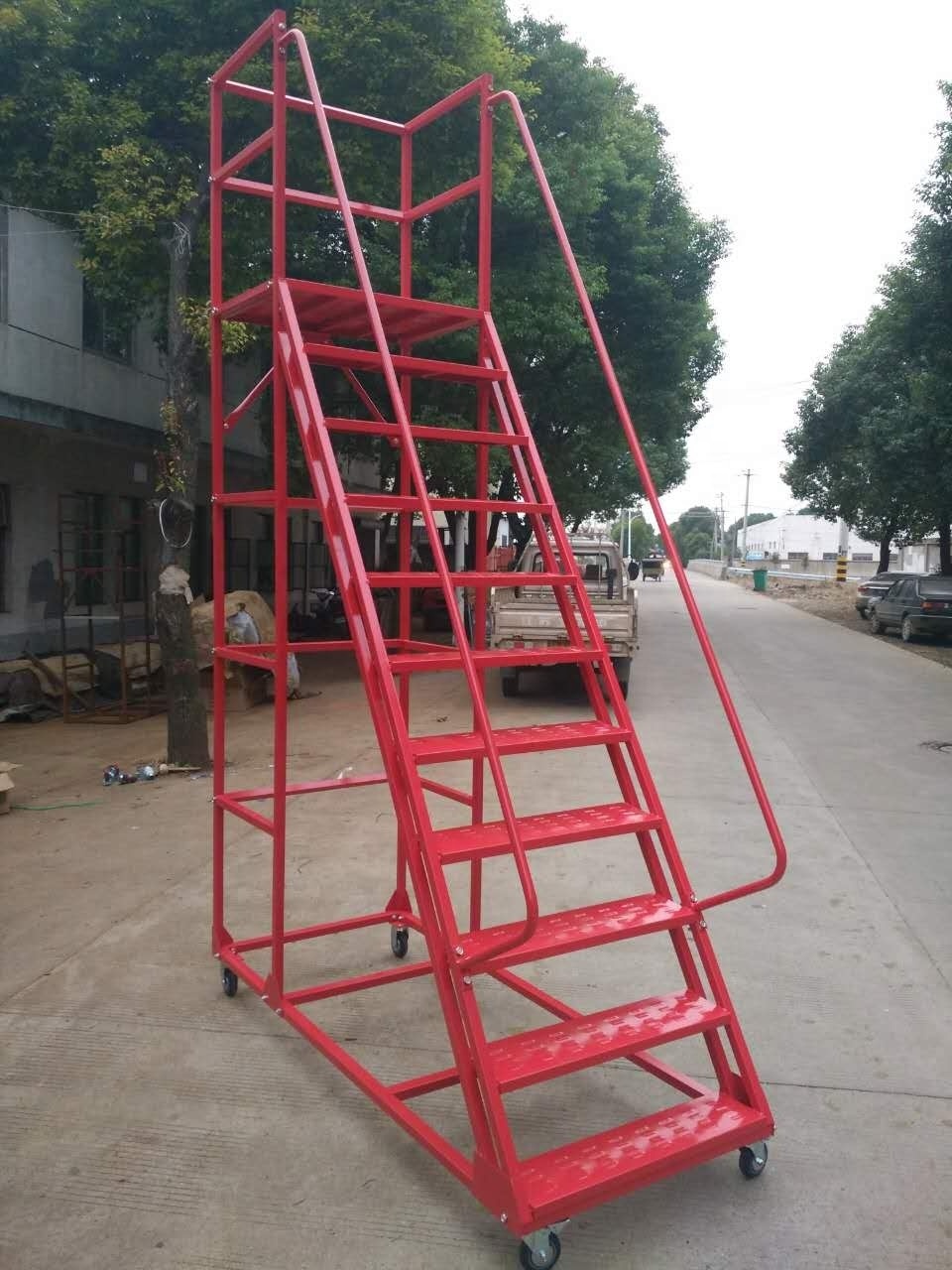 Aluminum rolling platform ladder