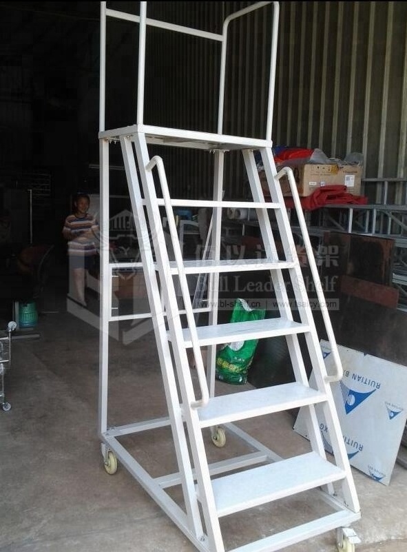 Aluminum rolling platform ladder