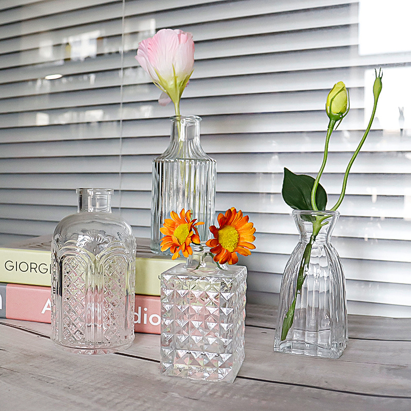 Ribbed transparent bud pot bulk decorative wedding custom wholesale round small mini cylinder clear flower glass vase