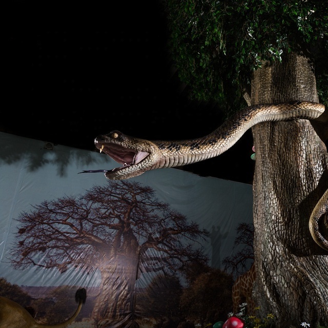 Vivid life-sized animatronic snake model for escape room props