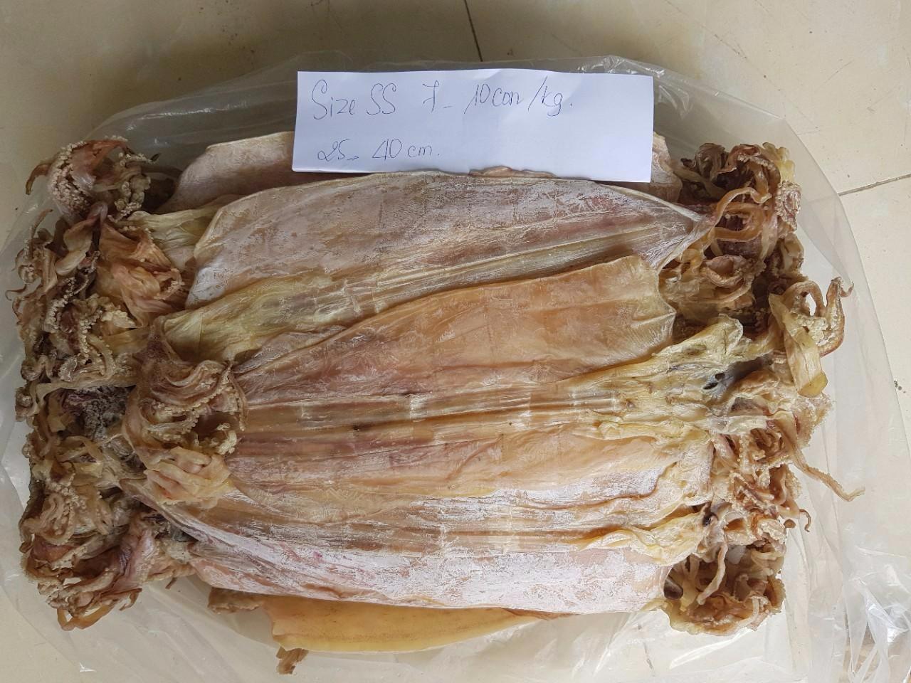 The taste of Vietnam's Primitive Dried Squid is akin to that of dried squid with a cuttlebone and frozen shrimp and scallops