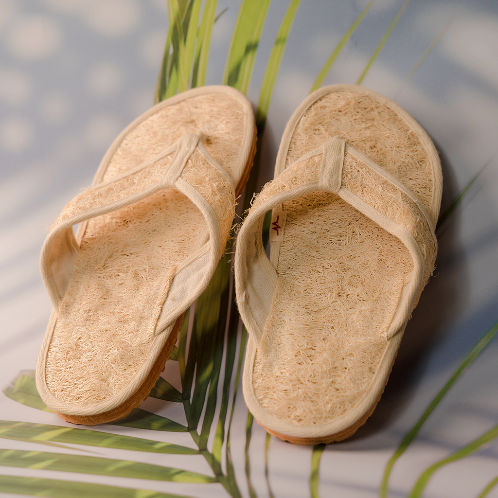 Wholesale Summer Indoor Outdoor Flip Flops Slippers for Women, Men, Adults, and Children; Loofah Slipper Clean Stress