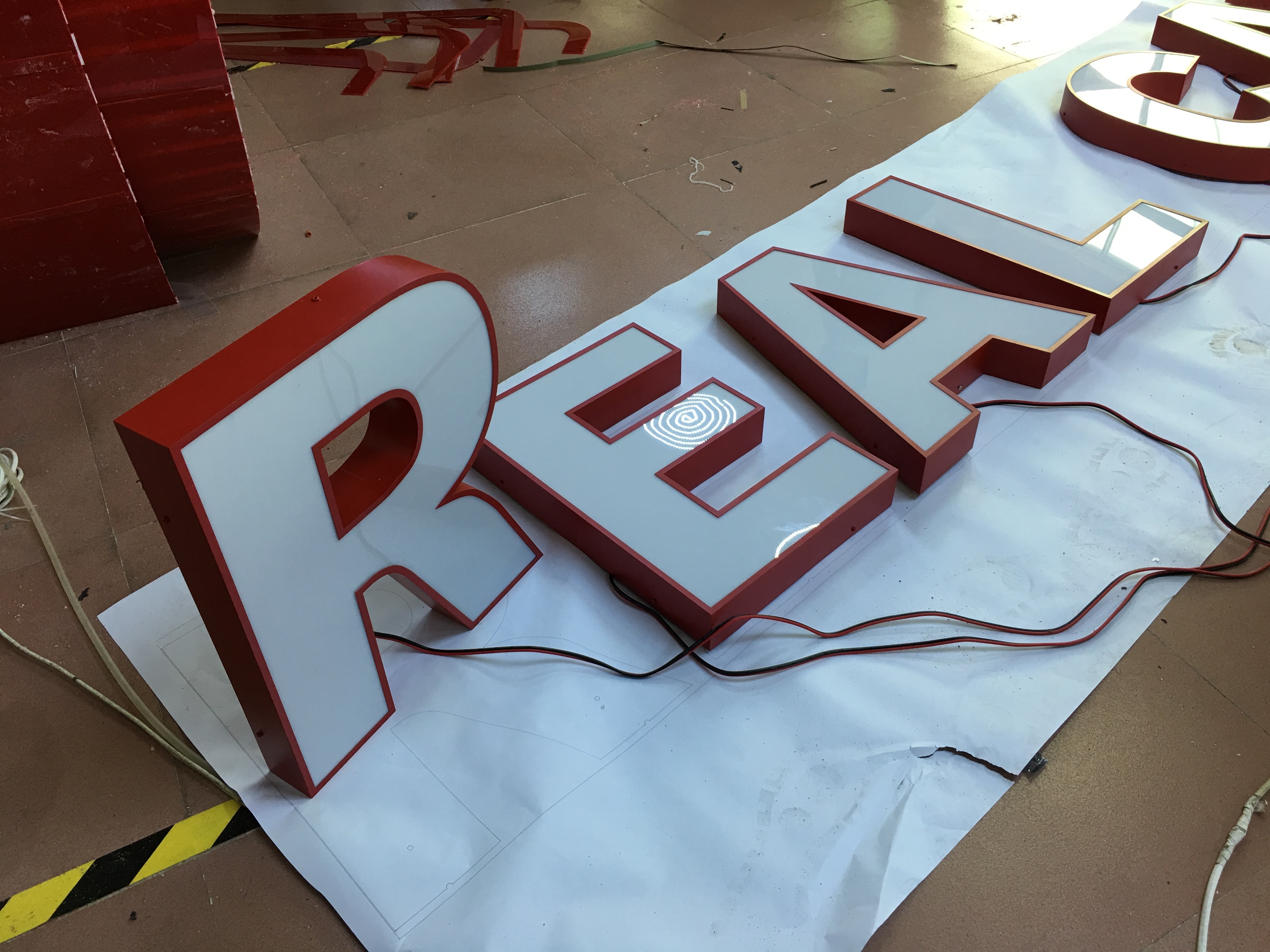 Mobile Shop Indoor Acrylic Logo Outdoor Light Sign Board Design Lighting Front Shop Custom Smoke Led Shop Sign