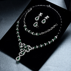 Luxury Crystal Delicate Jewelry Cubic Zircon Bridal Wedding Women Jewelry Sets Paved Emerald Drop Necklace Jewelry Set