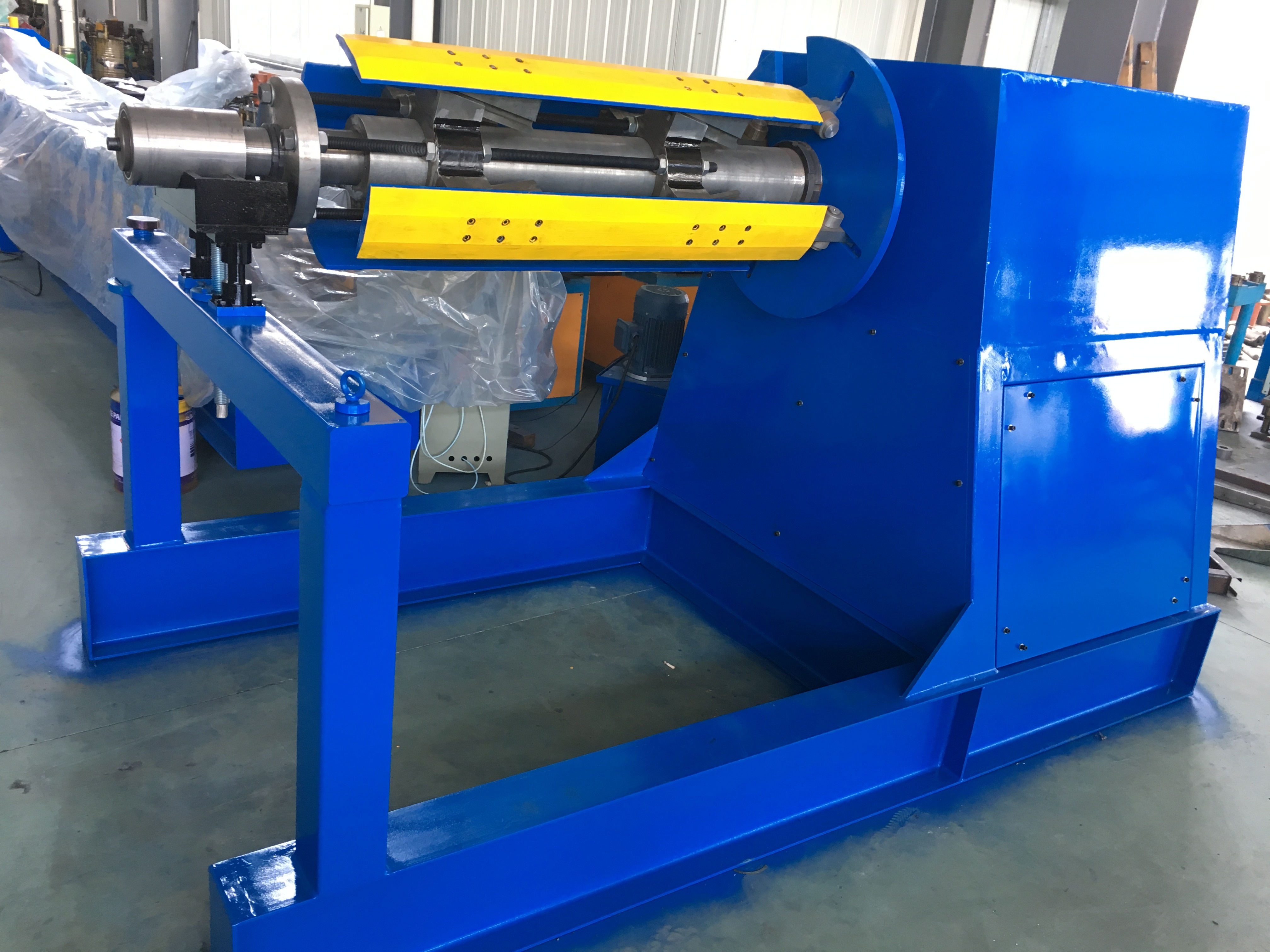 2023 color coil 5 tons hydraulic uncoiler/ decoiler machine price Hydraulic steel coil decoiler mandrel uncoiler machine