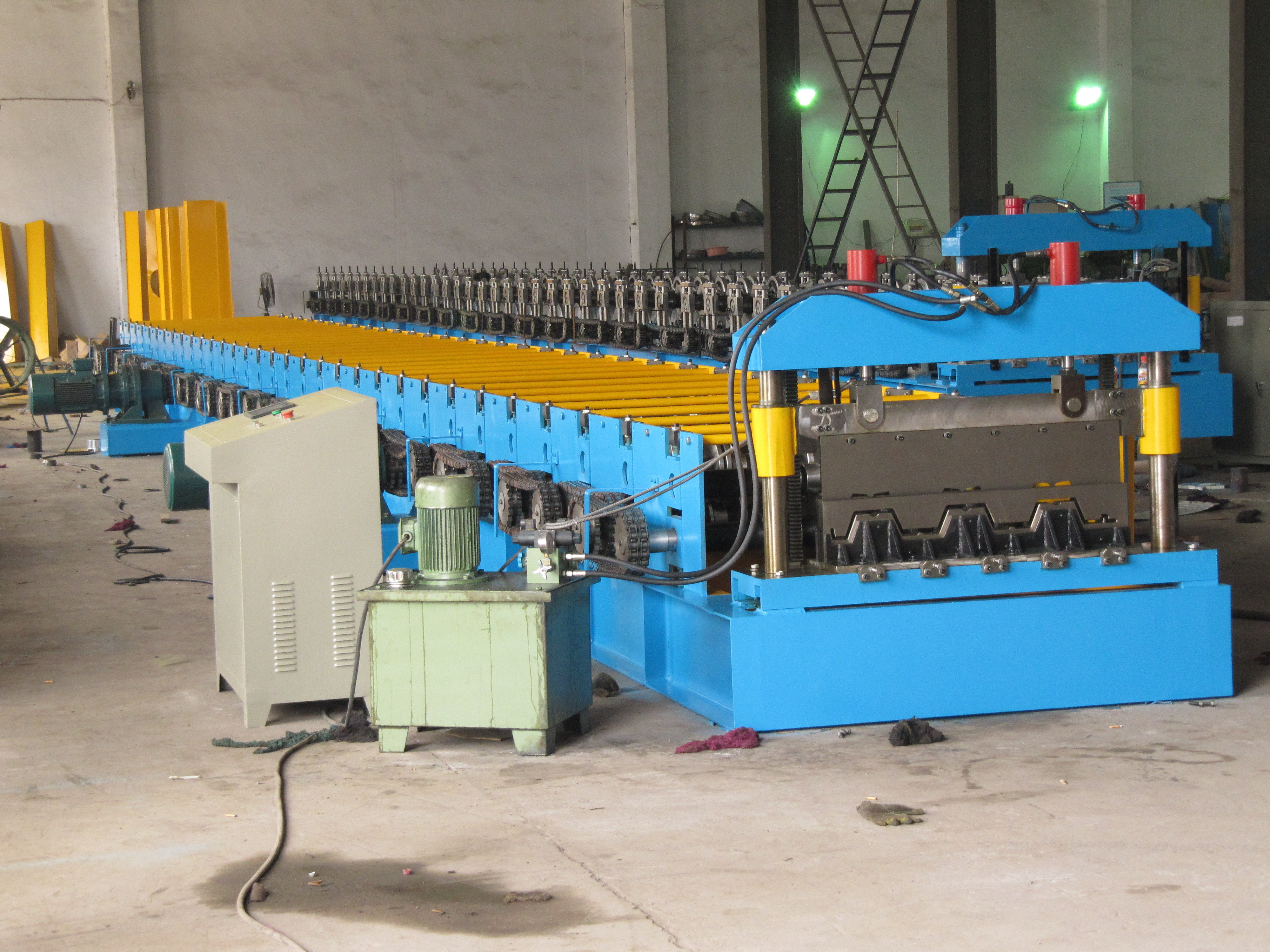 2023 Long Service Life Floor Decking Roll Forming Machine Manufacturer In China