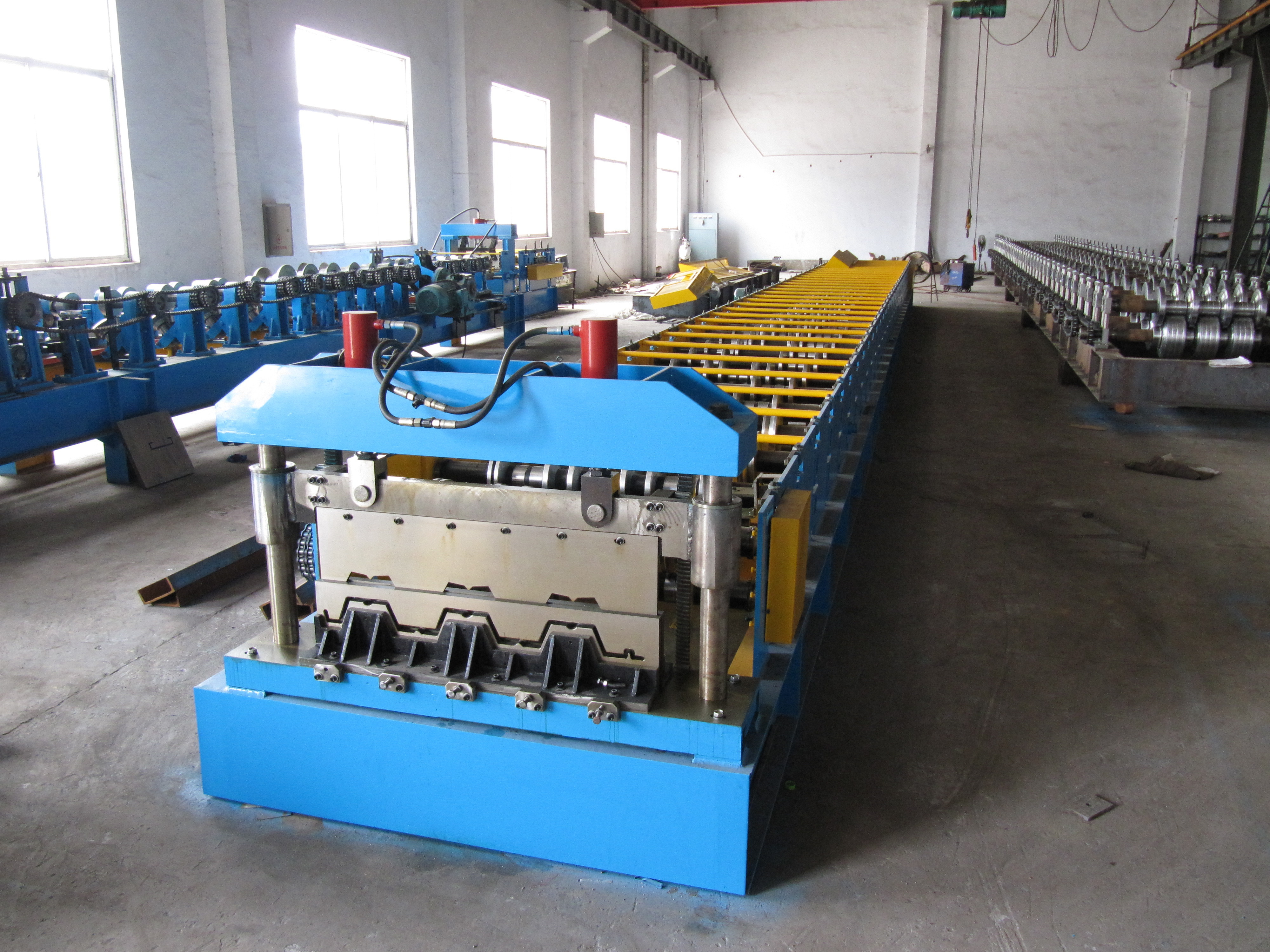 2023 Long Service Life Floor Decking Roll Forming Machine Manufacturer In China