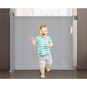 New Innovative Babies Safety Products Walk Through Retractable Baby Fence Gates