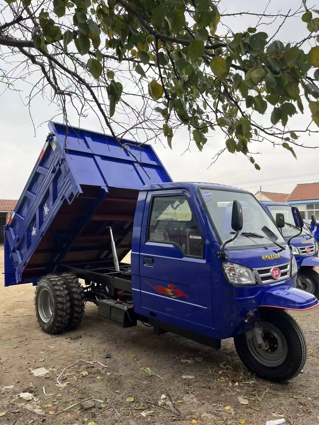 Fully enclosed tricycle diesel dump truck electric cargo tricycle 3-wheel