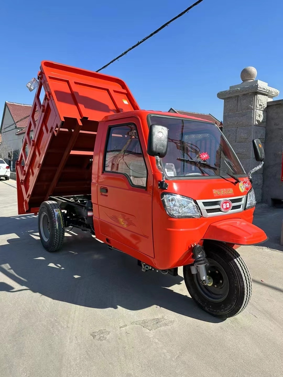 Fully enclosed tricycle diesel dump truck electric cargo tricycle 3-wheel