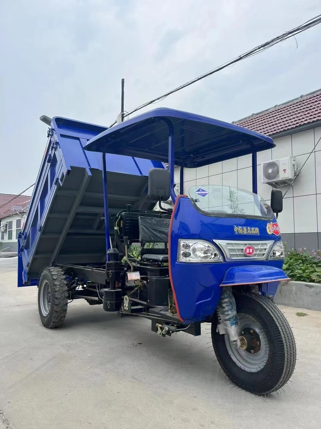 Fully enclosed tricycle diesel dump truck electric cargo tricycle 3-wheel