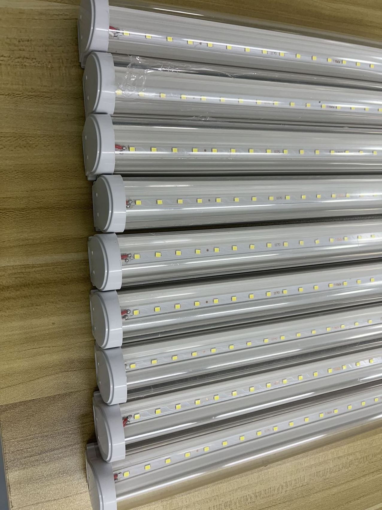 LED lamp /t8 all-plastic lamp /led lamp holder Fluorescent lamp 0.9m 1.2m 18W high efficiency daylight tube