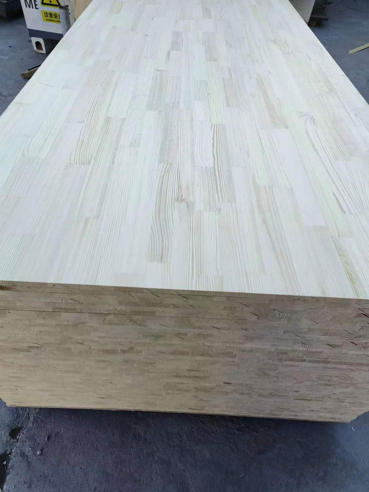 Factory Price High Quality sylvestris Pine Wood plank 18mm edge glue Radiata Pine Solid Wood Boards For Furniture Making