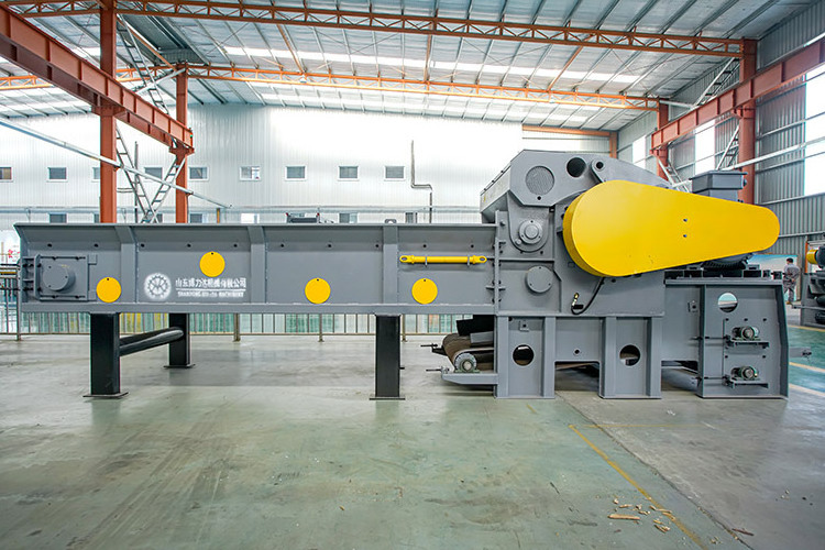 Construction Wood Waste Chips Crushing Machine 5x5cm Sieve Comprehensive Hammer Rotor Wood Crusher Shredder for Sale in Thailand