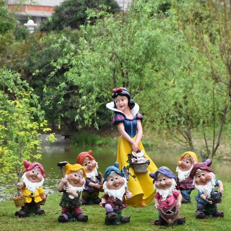 Outdoor Decor Garden Ornaments Resin Gnomes Figurines Seven Dwarfs Sculpture Fiberglass Cartoon Character Staues Gnome Sculpture