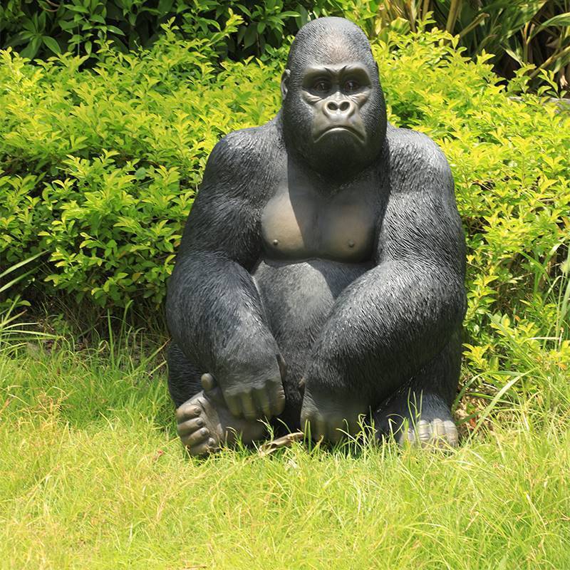 Hot Sale Outdoor Park Garden Decoration Animal Fiberglass Gorilla Sculpture Life Size Fiberglass Sculpture Gorilla Statue