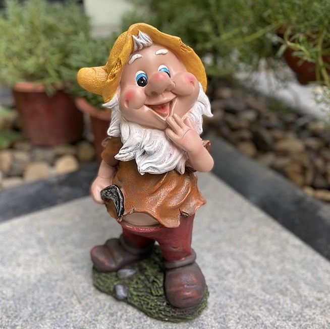 Outdoor Decor Garden Ornaments Resin Gnomes Figurines Seven Dwarfs Sculpture Fiberglass Cartoon Character Staues Gnome Sculpture