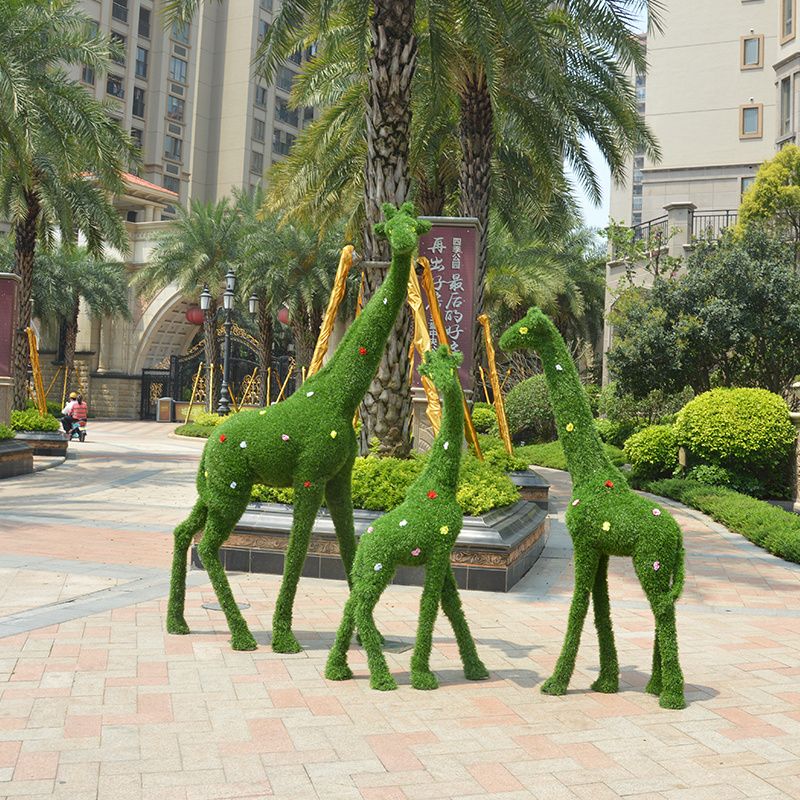 Garden Landscape Turf Giraffe Ornament Resin Fiberglass Sculptures Decoration Green Plants Animal Life Size Turf Giraffe Statues